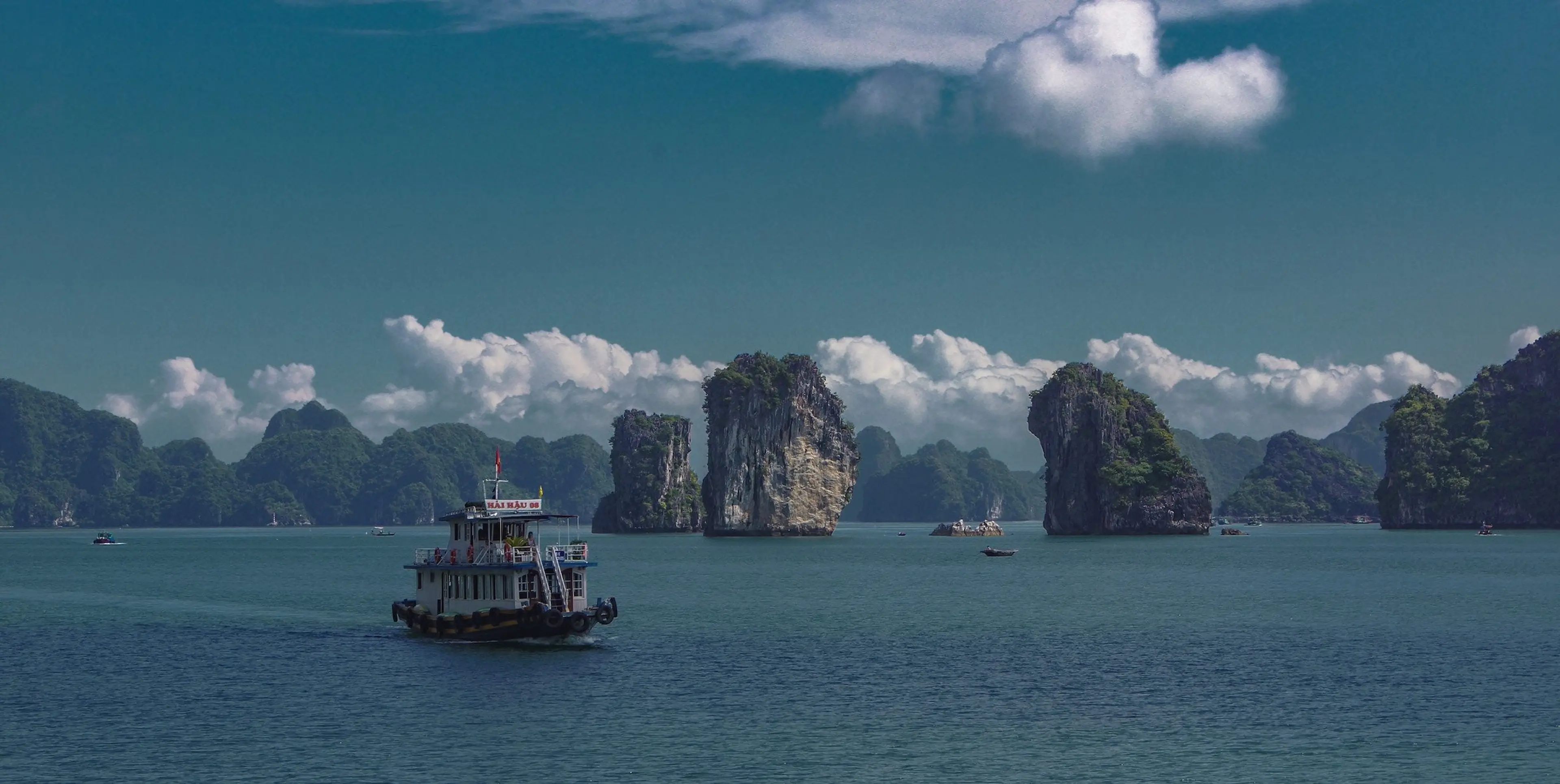Ha Long Bay - The most famous stop in Vietnam for travelers