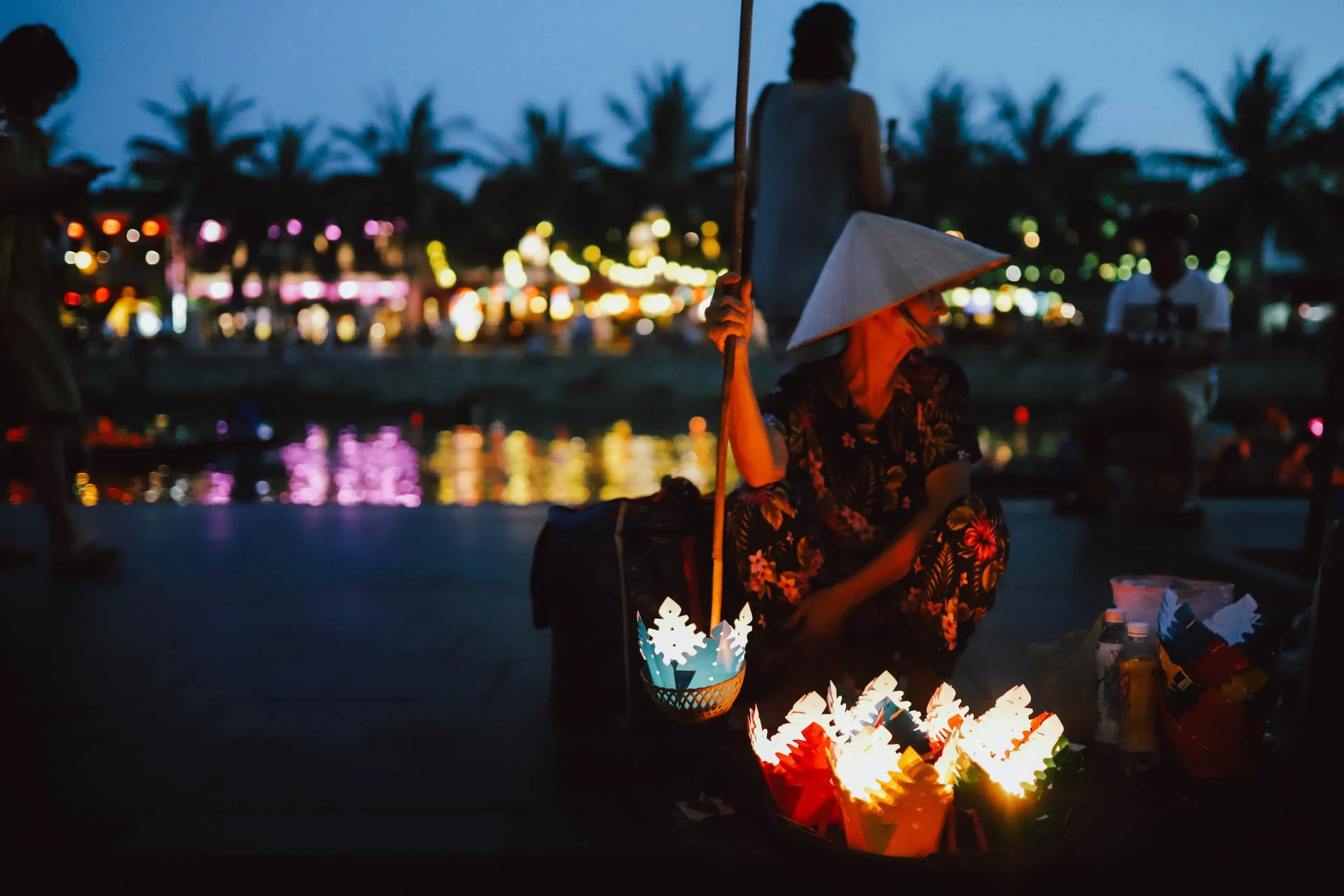 At night, all streets in Hoi An got lit up by lanterns
