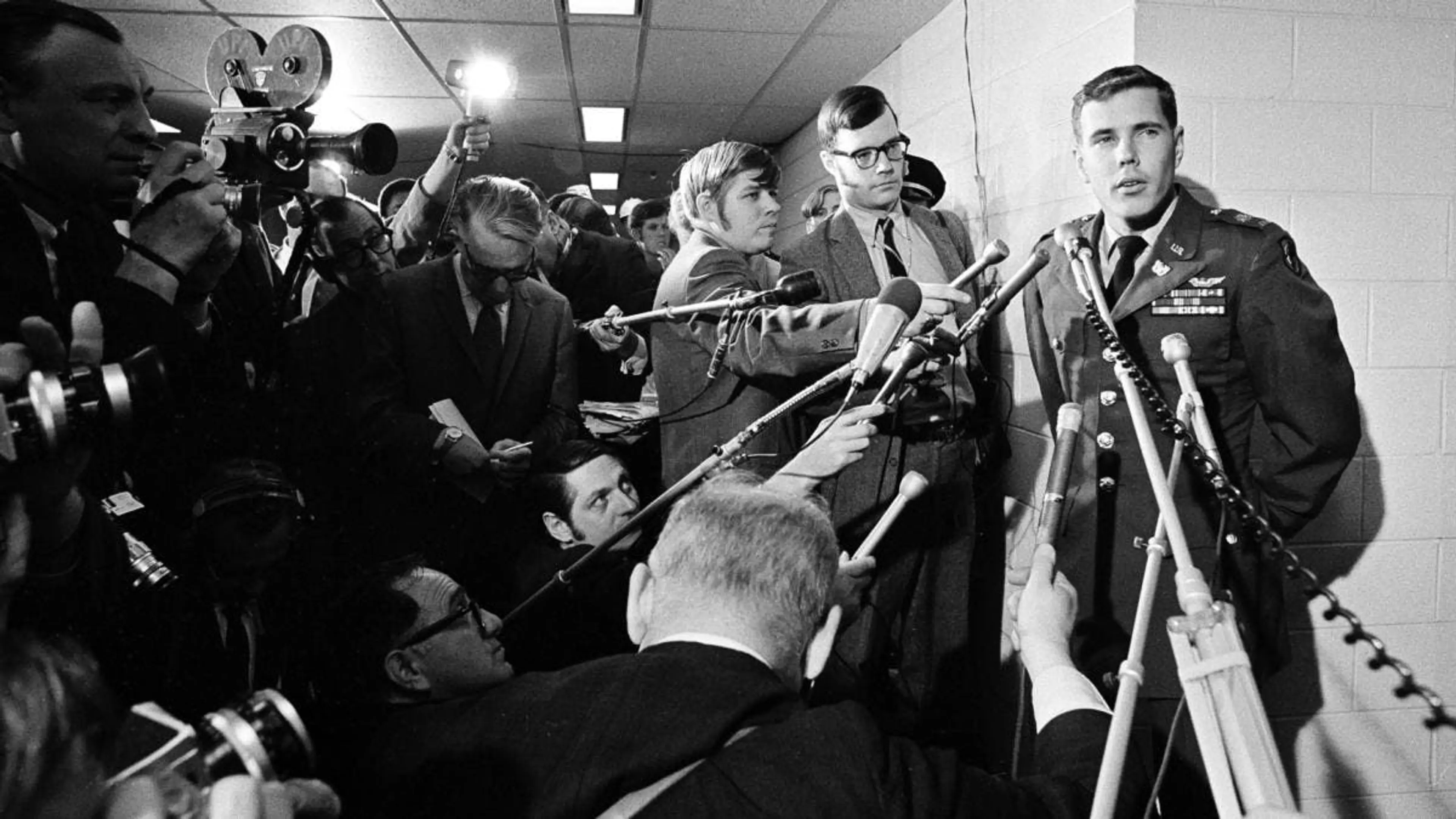 HUGH C. THOMPSON ARMY HELICOPTER PILOT WHO STOPS THE MASSACRE, MEETING WITH NEWSMEN AFTER APPEARING BEFORE AN ARMY HEARING AT THE PENTAGON INTO THE ORIGINAL INVESTIGATION OF THE MASSACRE AT MY LAI, 1969. (CREDIT: AP PHOTO)